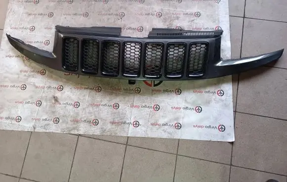 Jeep Cherokee Front bumper upper radiator grill 465603 5551 365710