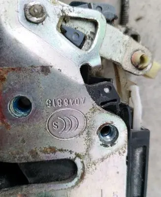 Chevrolet Spark Front door lock A046818
