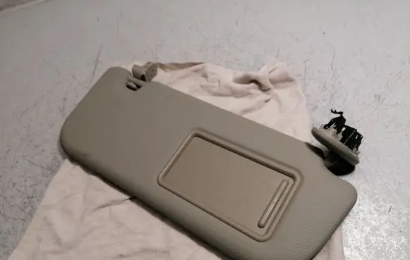 Toyota Avensis T270 Sun visor