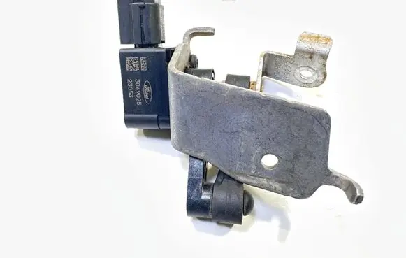Ford Mustang Mach-E Rear air suspension level height sensor 3049025 23053