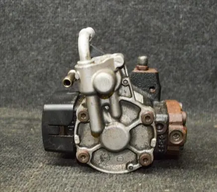 Volkswagen PASSAT B7 Fuel injection high pressure pump 03L130755H