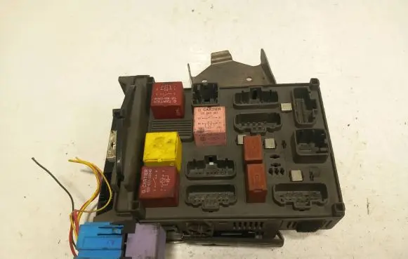 Renault Espace - Grand espace IV Fuse module 8200315962 040331 10095666