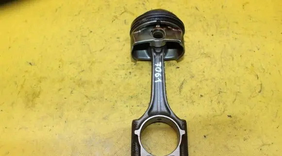 Audi A3 S3 8P Piston with connecting rod