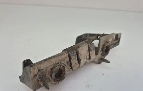 Audi A4 S4 B8 8K Front bumper mounting bracket 8K0807284