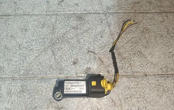 Audi A6 S6 C5 4B Airbag deployment crash/impact sensor 4B0959643B