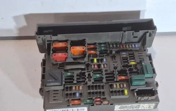BMW 3 E90 E91 Fuse module 9119446 911944603
