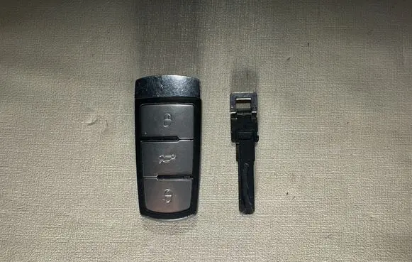 Volkswagen PASSAT B6 Ignition key/card 