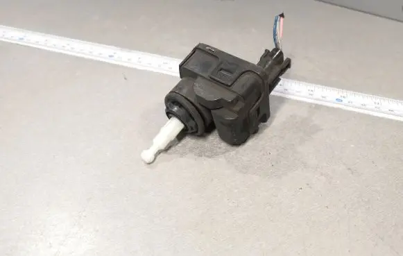 Volvo S40, V40 Headlight level adjustment motor 00728232