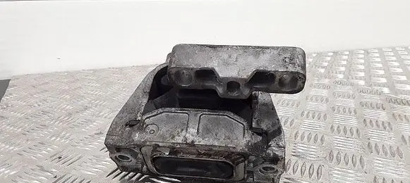Volkswagen Tiguan Engine mount bracket 5n0199262