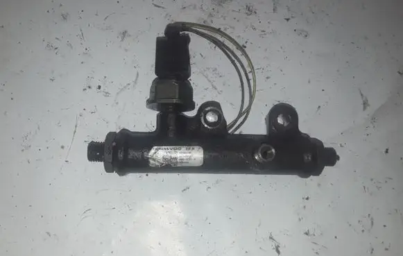 Land Rover Discovery 3 - LR3 Fuel main line pipe 4R8Q9C066AC A2C20001297 X49040959