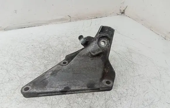 BMW 7 E65 E66 Engine mounting bracket 6770005