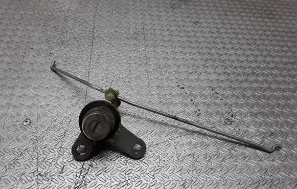 Mitsubishi Outlander Tailgate exterior lock 