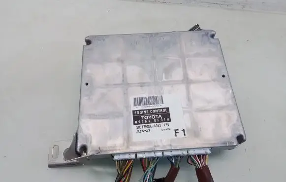 Toyota Corolla Verso E121 Engine control unit/module 896610F010