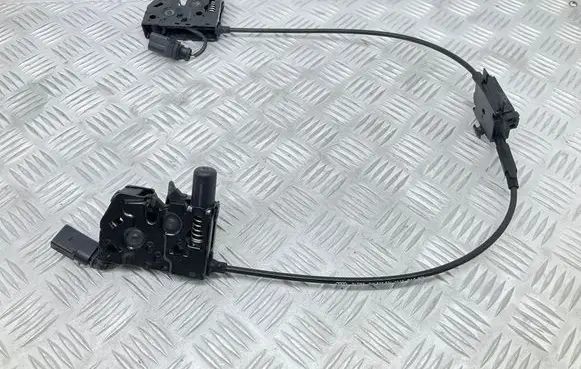 Audi A3 S3 8V Engine bonnet/hood lock release cable 8V0823531