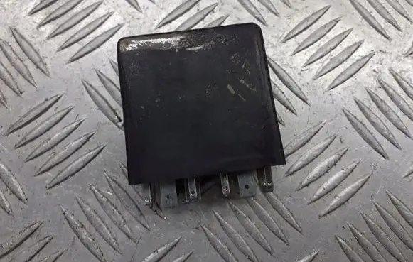 Audi A6 S6 C5 4B Light relay 4B0919471A