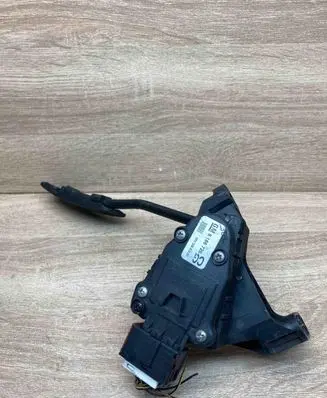 Opel Vectra C Accelerator throttle pedal 9186726 6PV008323 WITHPLUG