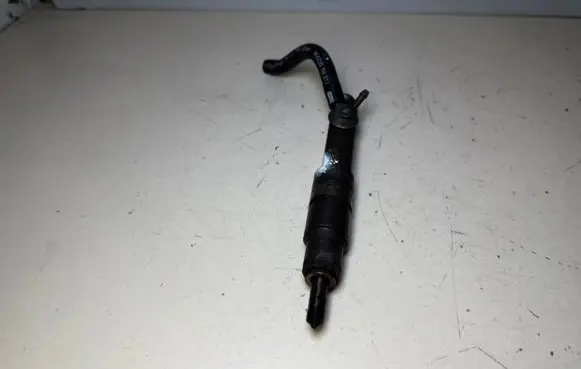 Audi A6 S6 C4 4A Fuel injector 046130201F
