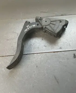 Audi A6 S6 C6 4F Accelerator throttle pedal 4F1723523A 00898404