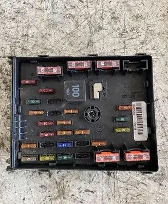 Volkswagen PASSAT B6 Fuse module