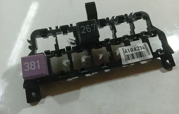 Volkswagen PASSAT B5 Fuse box set 8D0937503E