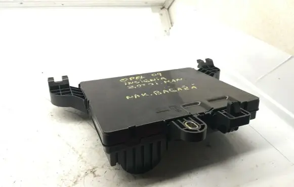 Opel Insignia A Fuse module 12275025809