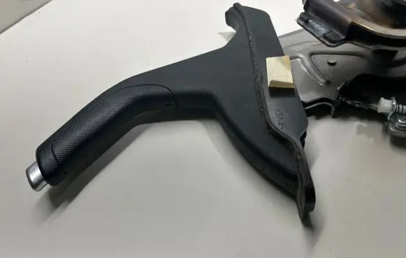 Handbrake/parking brake lever assembly