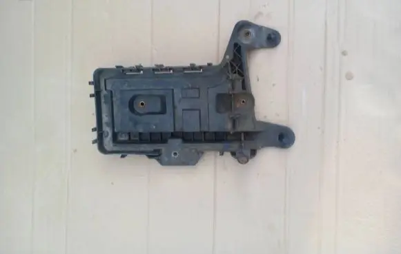 Seat Altea XL Battery tray 1k0915333c