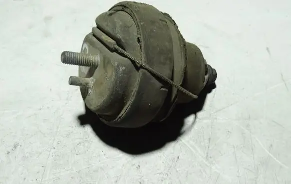 Volvo S60 Engine mount bracket 9485551