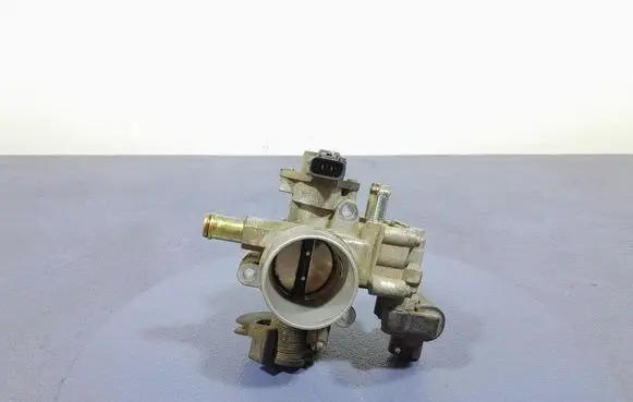 Toyota Corolla E120 E130 Throttle body valve 2227022050