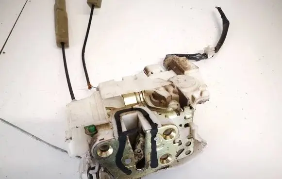 Subaru Impreza III Front door lock