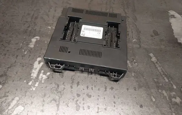 Skoda Fabia Mk2 (5J) Comfort/convenience module 6R7937085C
