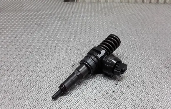 Audi A6 S6 C5 4B Fuel injector 038130073AR
