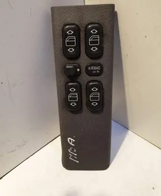 Mercedes-Benz A W168 Electric window control switch 1688202810 03753200
