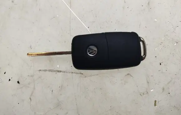 Volkswagen Golf VI Ignition key/card 5K0837202