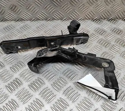 Fender mounting bracket