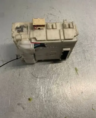 Toyota Avensis T270 Fuse box set 8373005150B