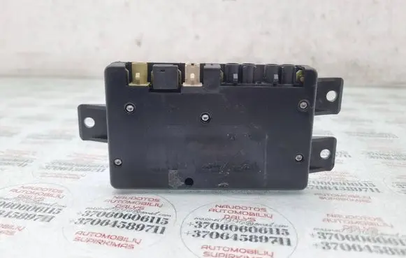 Audi A6 S6 C5 4B Aerial antenna amplifier 