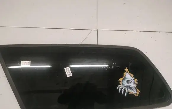 Volvo V50 Rear side window AS2