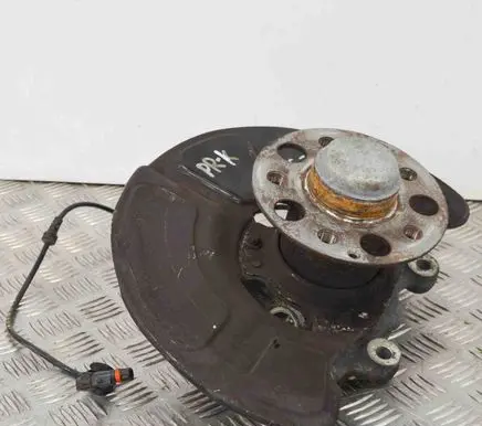 Front wheel hub