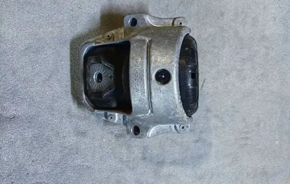 Audi A5 8T 8F Engine mount bracket 8R0199381AN