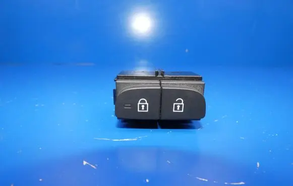 Volvo XC40 Central locking switch button 31456156 19W396