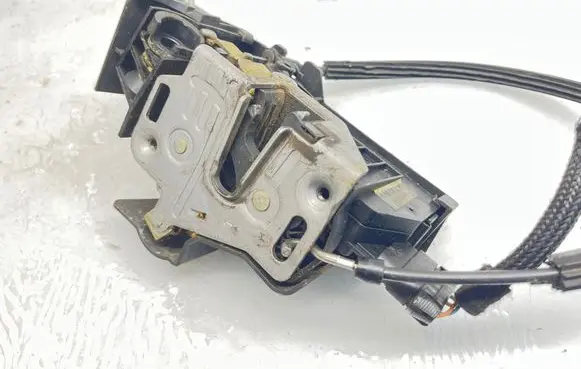 Mercedes-Benz ML W163 Front door lock A1637203135