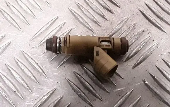 Volvo V50 Fuel injector 8627815