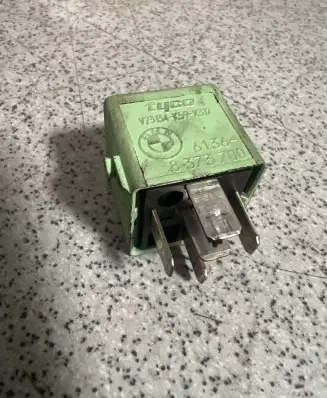 BMW 5 E39 Other relay 8373700