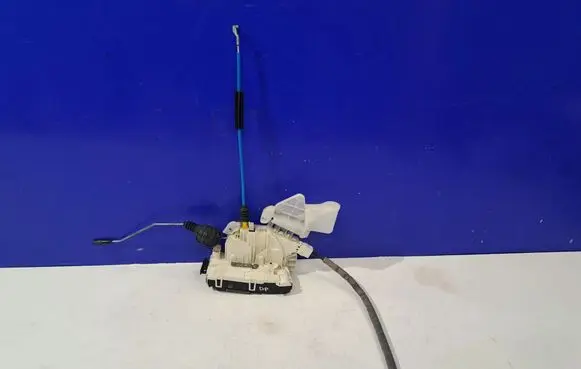 Mercedes-Benz C W204 Front door lock A2047202235