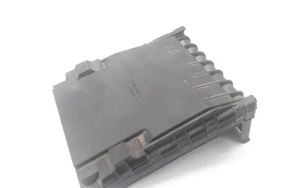 Volkswagen PASSAT B7 Fuse box cover 1K0937132F