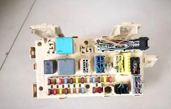 Toyota Avensis T250 Fuse box set 8264105020a 82641-05020-a
