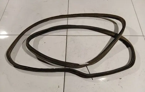 Peugeot 307 Trunk rubber seal (body) 