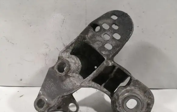 Audi A4 S4 B5 8D Engine mounting bracket 4B0199351B