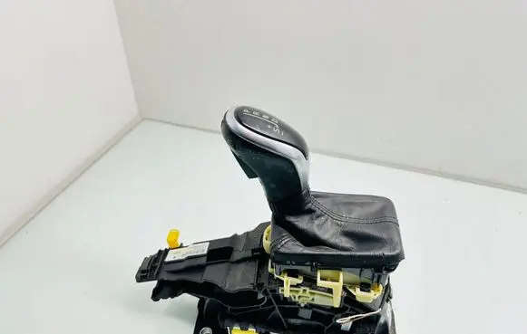 Volvo V70 Gear shifter/selector 31367586 S688B